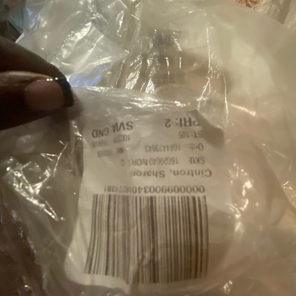 David's Bridal Beaded Lace Sheath Wedding Gown w/Embroidery Waist - Picture 5 of 11